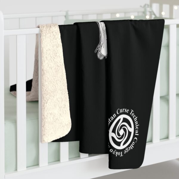 Black and white patterned blanket on crib
